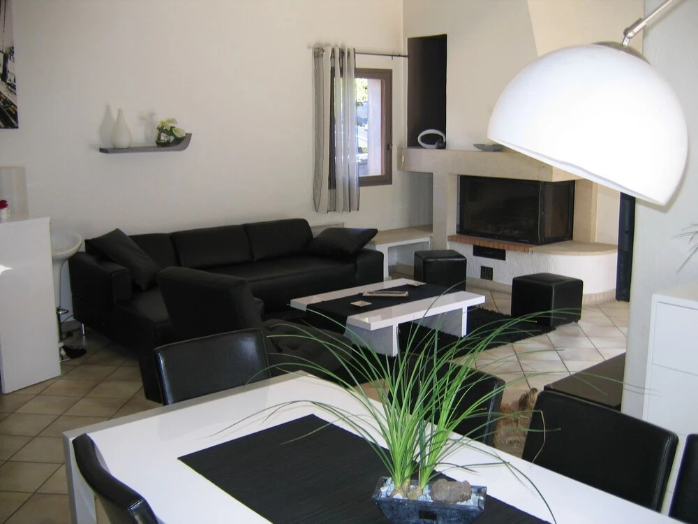 Villa With 3 Bedrooms in Taillades, With Wonderful Mountain View, Priv