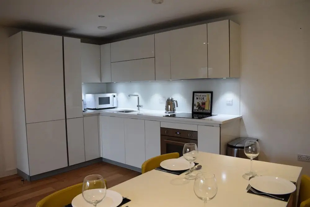 2 Bedroom Apartment With Parking in Camberwell