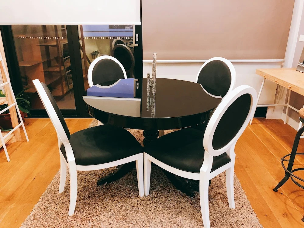 Modern Classy 3 lv Townhouse with WIFI
