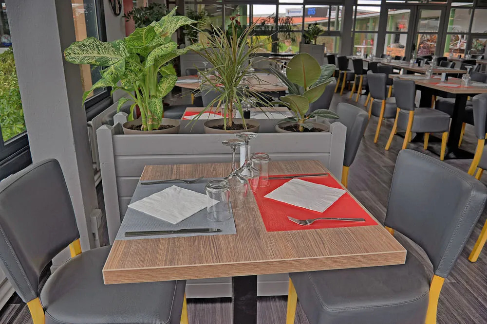 Hotel Restaurant Les Jardins DEpône