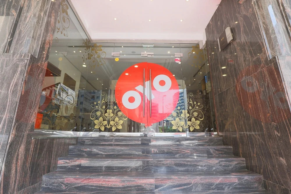 OYO 332 Syaj Hotel