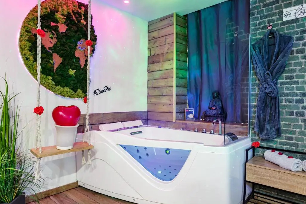 Eden SPA Et Cinema (Adults Only)