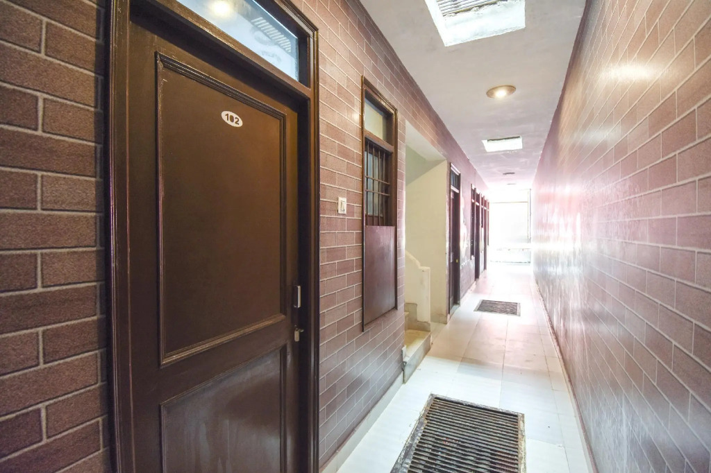 SPOT ON 75417 Hotel Adesh