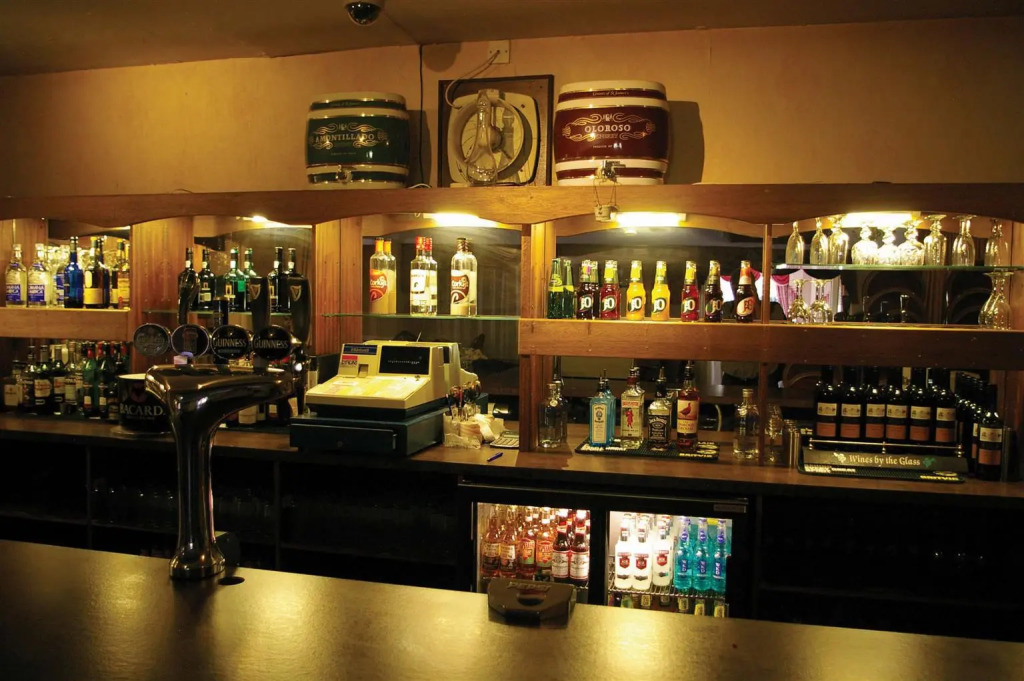 Cross Lanes Hotel