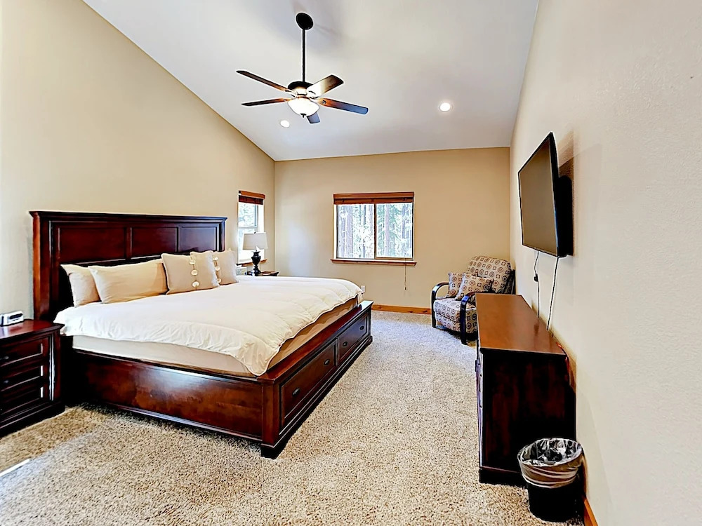 2451 South Lake Tahoe - 4 Br Home