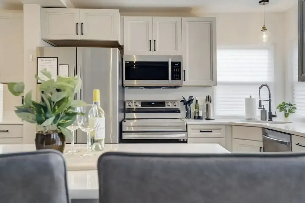 Modern 6BR Home in Briargate
