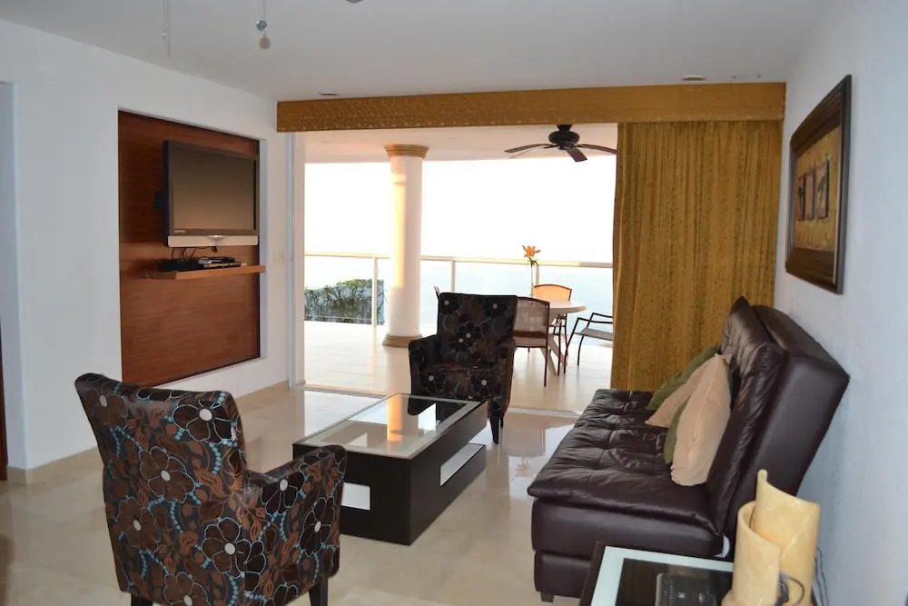 Spectacular Penthouse Oceanview 1bdr | Outdoor Pool, Prme Location 1 Bedroom Apts