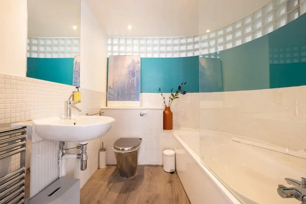 Stylish 2 Bedroom Warehouse Loft - Central Soho