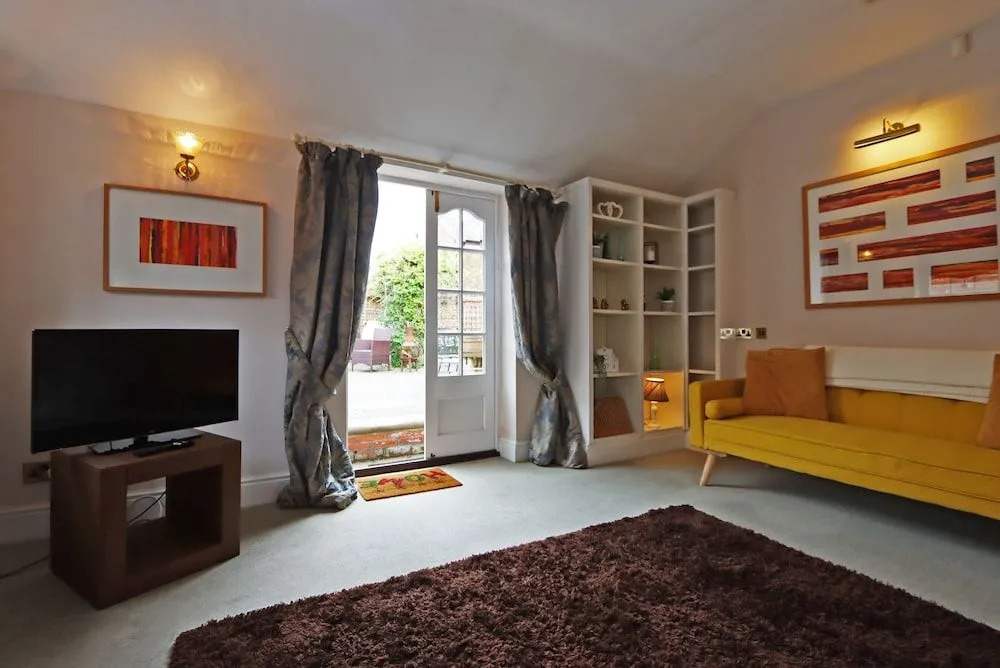 Compton House Snug