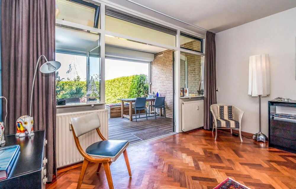Cozy Home In Bruinisse With Wifi