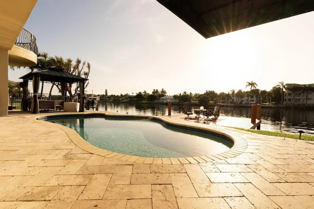 5 Bedroom Luxe Villa on Deep Water Intracoastal