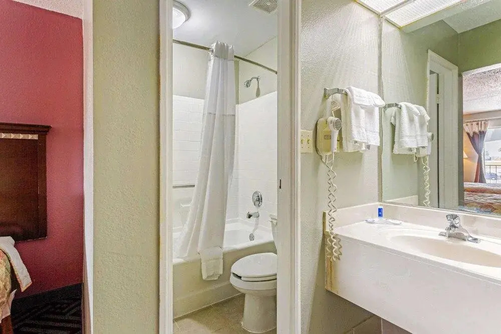 Days Inn Suites Manchester Tn