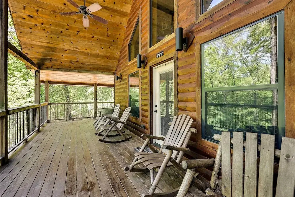 Pet-Friendly Broken Bow Cabin w/ Fire Pit