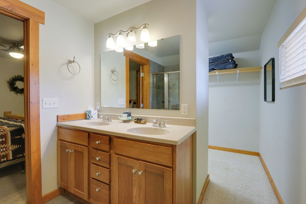 2 Mi to Downtown: Home w/ Hot Tub in Estes Park!