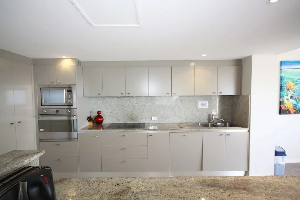 Oasis, Unit 11/5 Laman Street