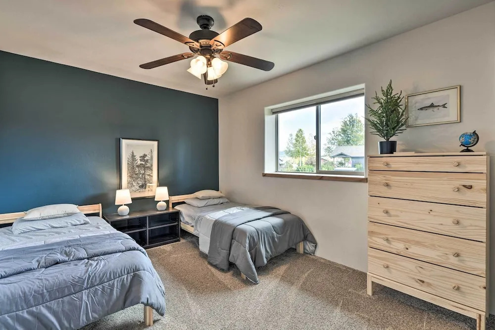 Cozy Designer Home w/ Gorgeous Mountain Views!
