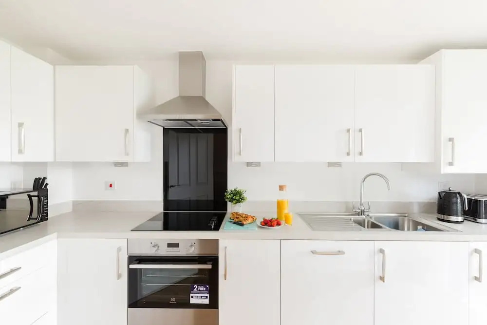 Sherlock Modern Home by Svelte Living