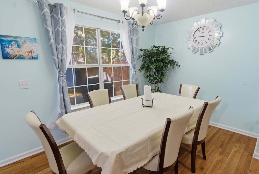 3br Savannah Home Sleeps 5 Near Historic District 3 Bedroom Home