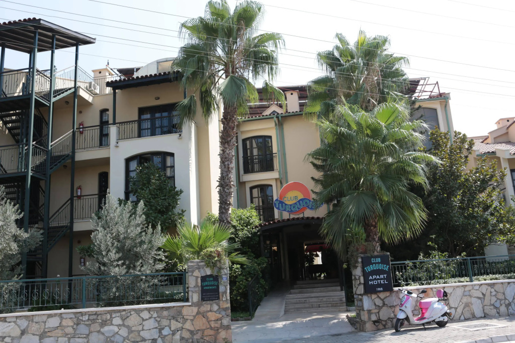 Club Turquoise Apartments