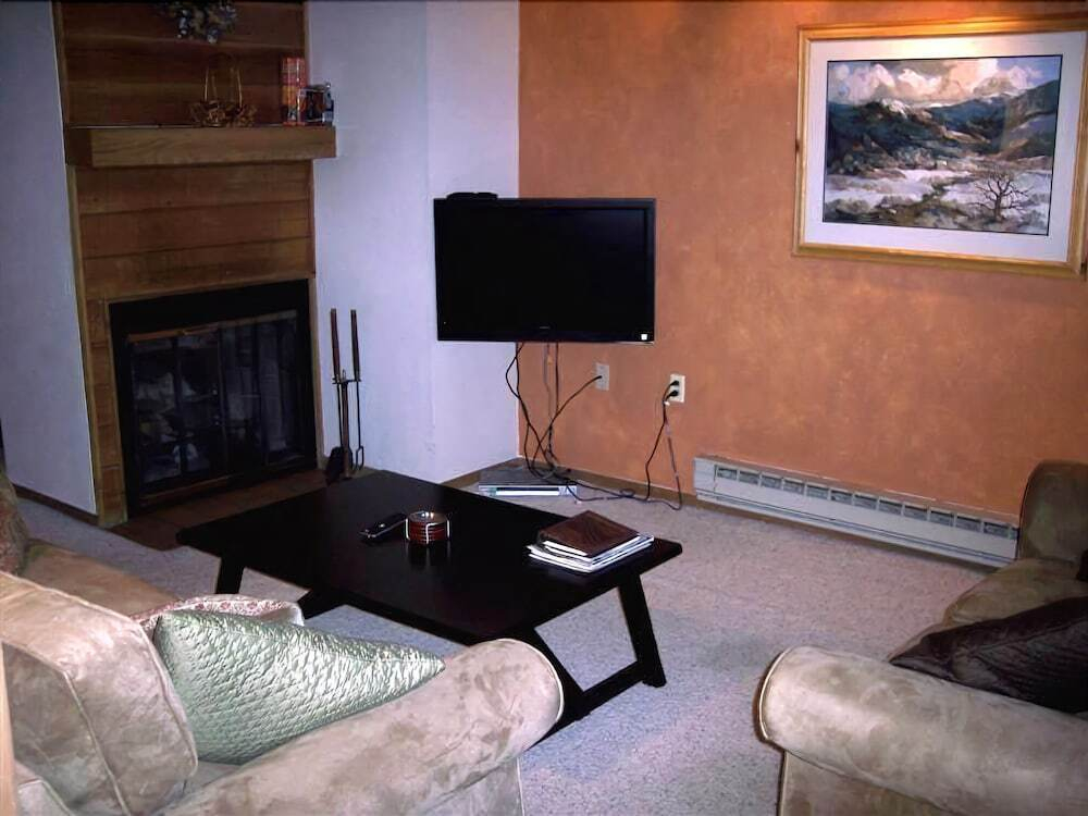 2 Bedroom Shuttle-In/Shuttle-Out Village View Hot Tub-Common