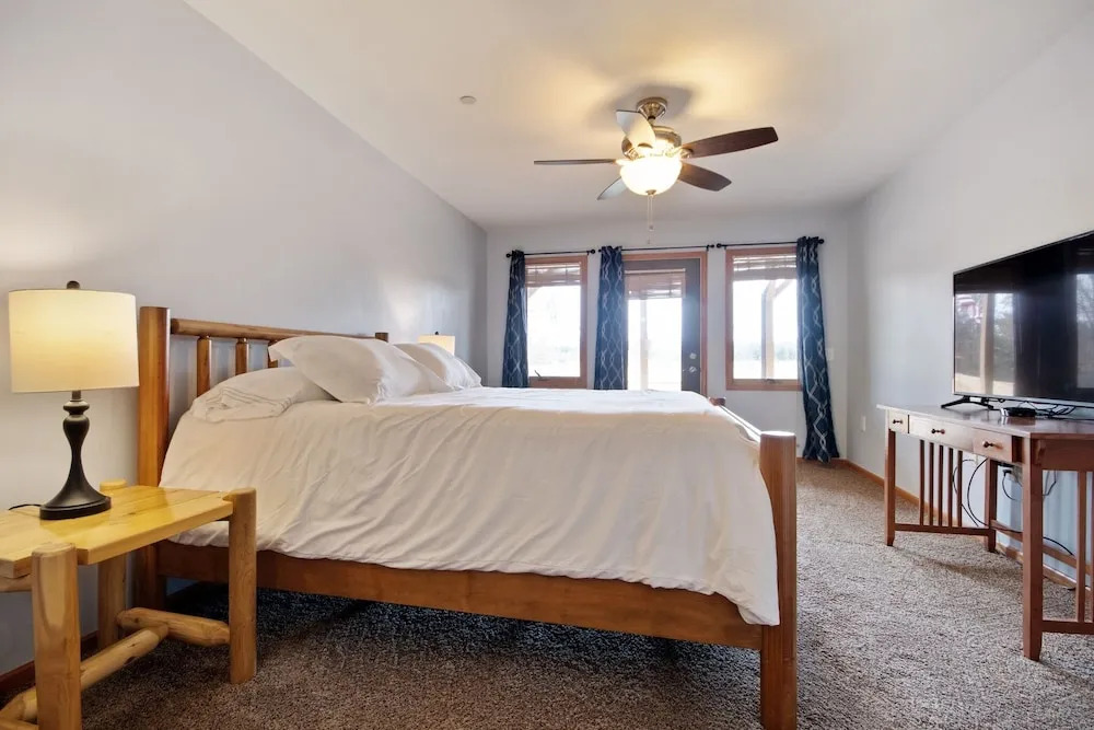 First Floor 3 BR Condo, Northern Bay Golf Course by RedAwning
