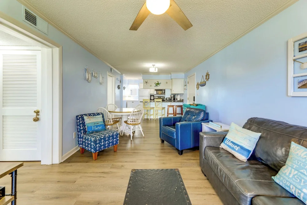 Emerald Isle Resort-style Condo: Walk to Beaches!