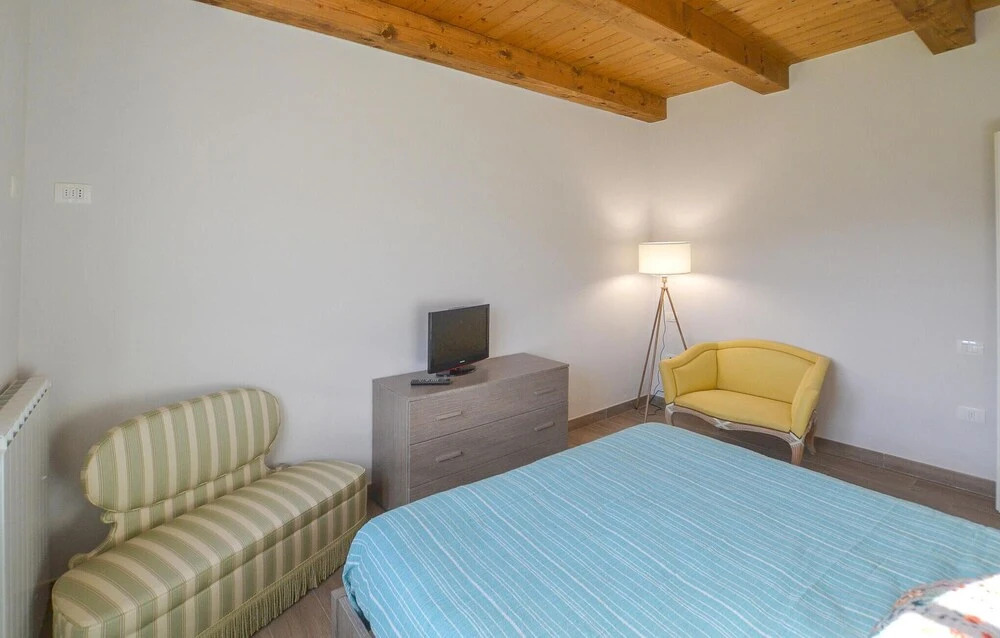 Nice Home in Capolona With 8 Bedrooms, Wifi and Private Swimming Pool