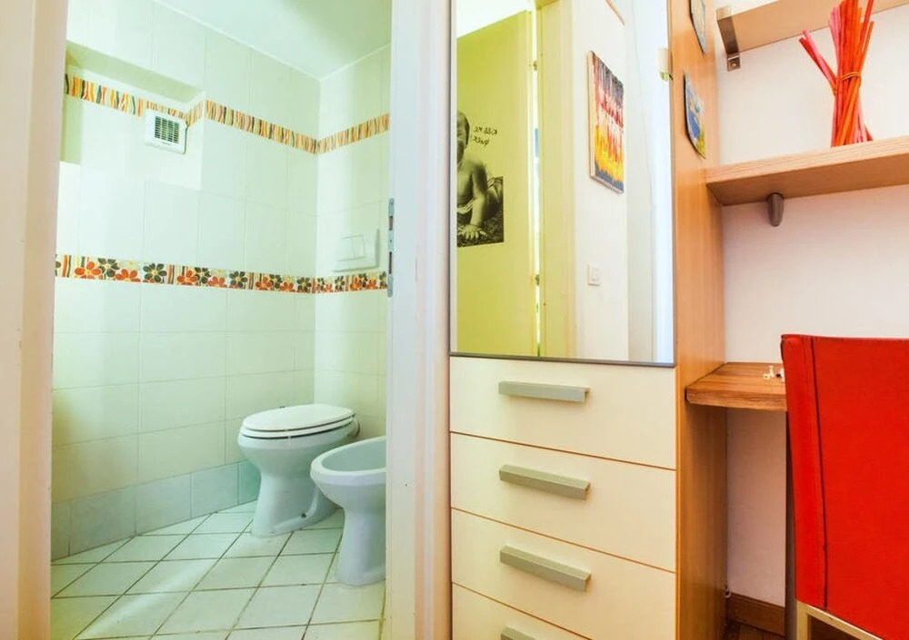 Eclectic 3 bed Flat 10 Minutes From the Colosseum