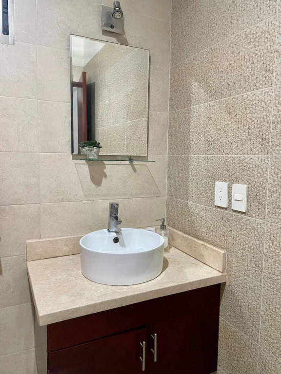 Alcantara Apt, Ground Floor, Great for Digital, 2 Blocks Walk to Beach