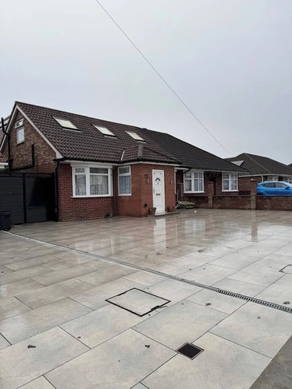 Spacious 4-bedroom Home in Ashford, Kent - Perfect for Families and Groups
