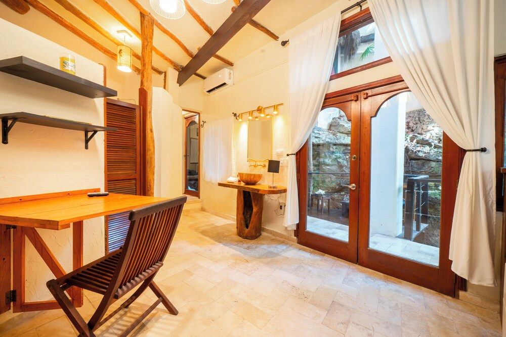 Condo with private cenote on 5Av - Sacbe
