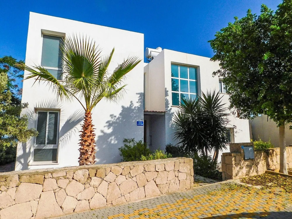 Detached Villa, Private Heated Pool, Outstanding Sea Views, Sleeps 6, Free Wifi