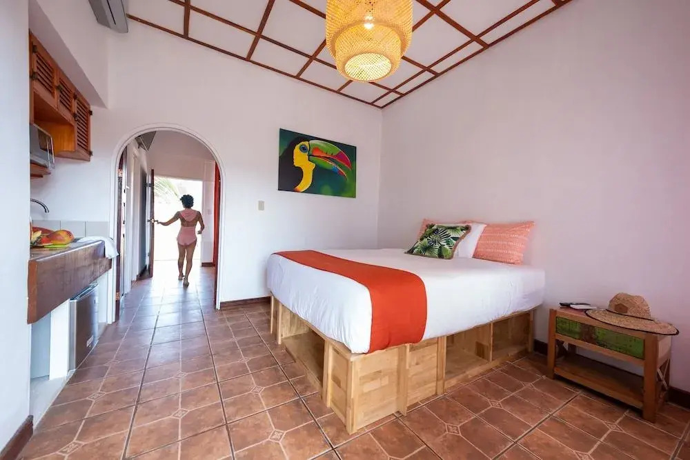 Bird of Paradise Hotel