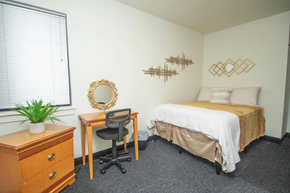 Vintage Elegance - Condo Steps Away From Casino