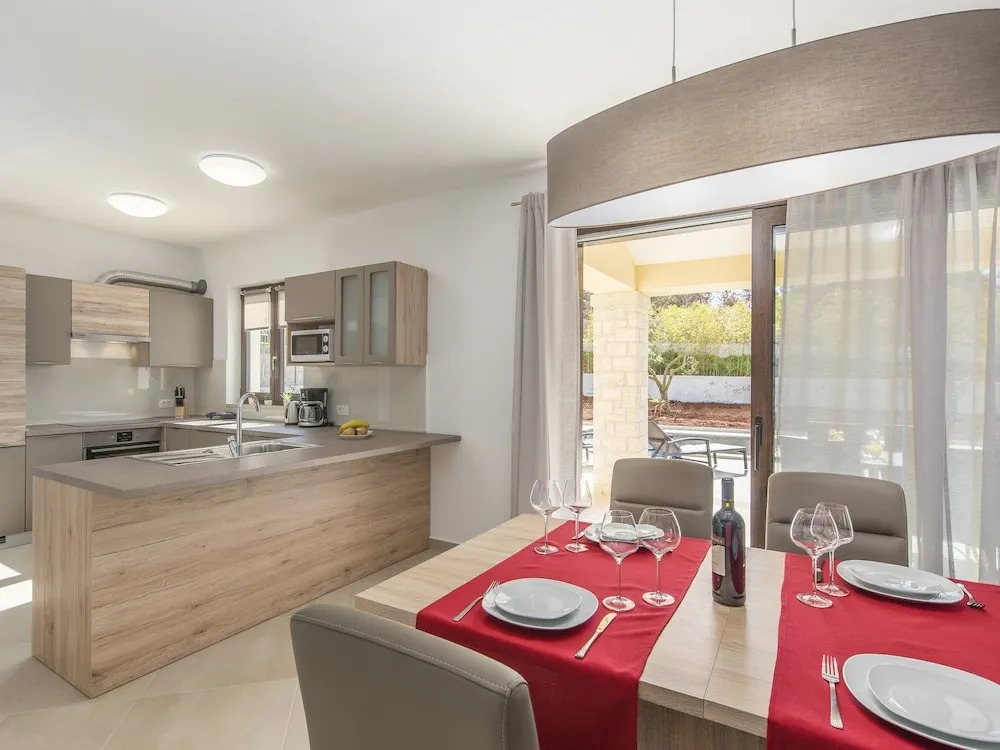 Villa Giovanna Fuskulin With Pool Near the Beach
