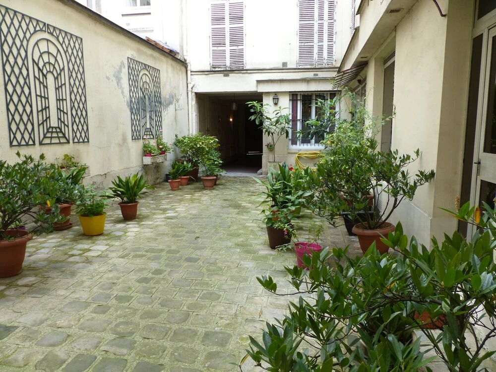 Rue Turgot Apartment