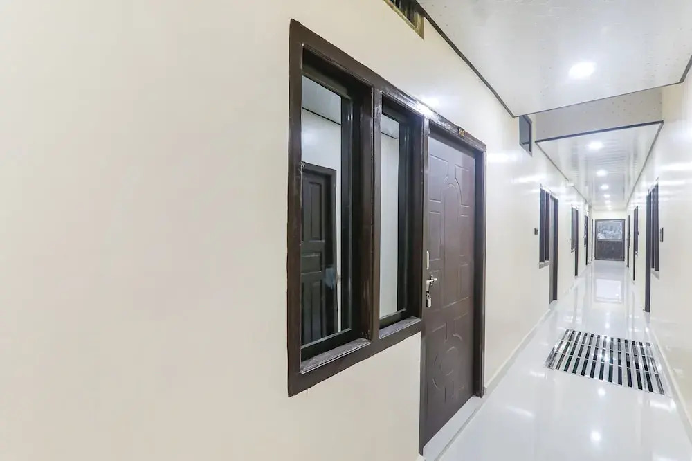Fabhotel Awadh Inn - 600m from Ram mandir