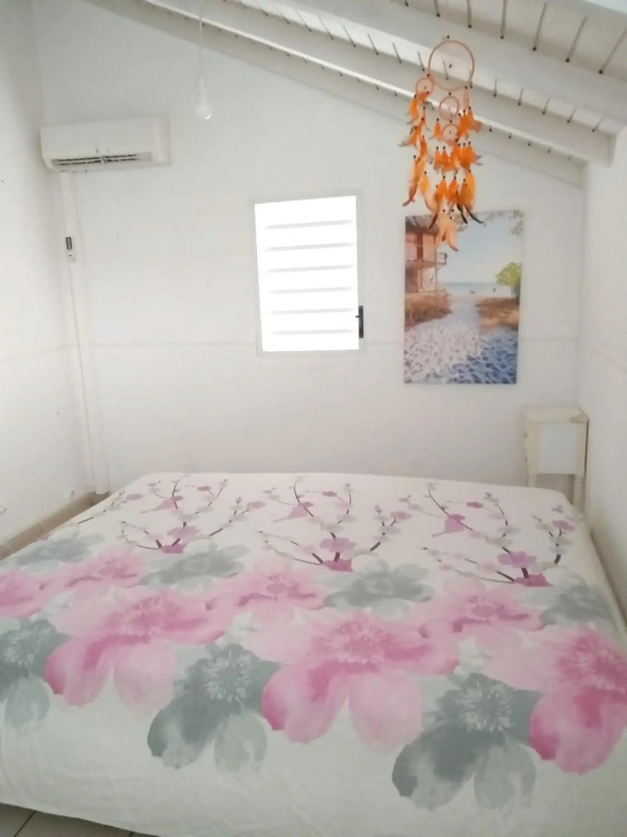 Maison de 2 chambres avec jardin clos et wifi a Le Gosier a 3 km de la plage