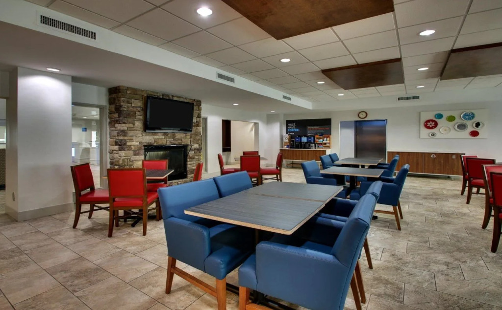Holiday Inn Express Hotel & Suites Waukegan/Gurnee by IHG