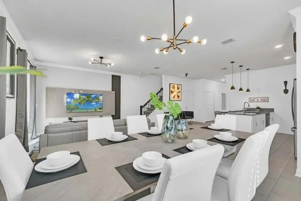 Luxury, Luxury, Luxury Pool Home! 5 Bedroom Townhouse