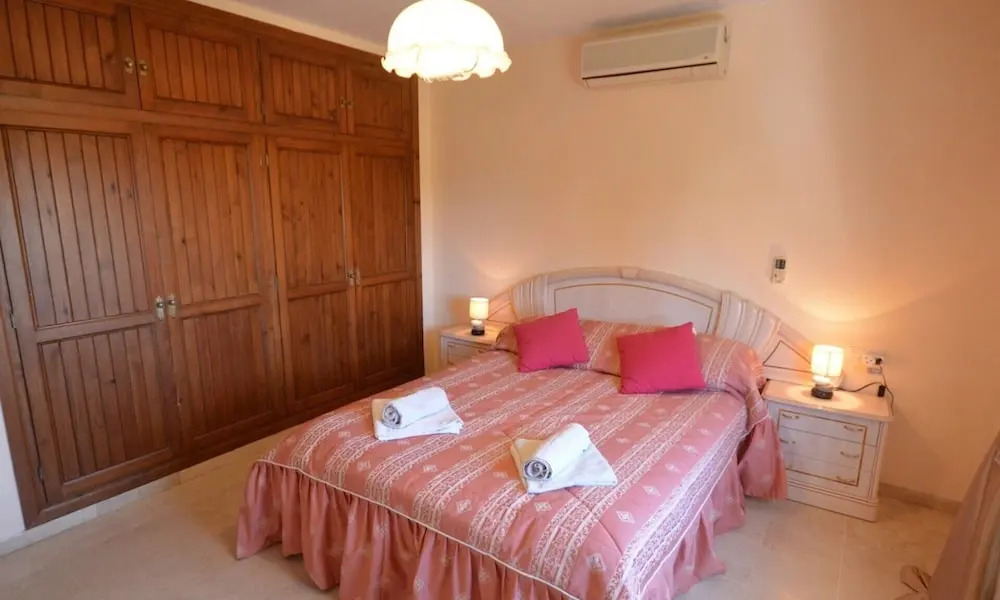 Beautiful 4-Bed det villa private pool sea views