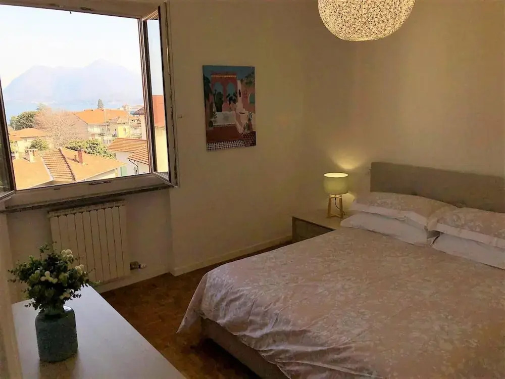 Beth Lake View Apartment in Stresa