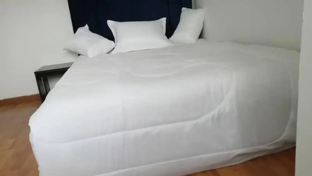 Room in Guest Room - Close to the Family Embassy 1