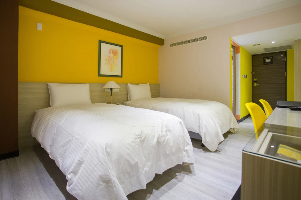 Lily Hotel