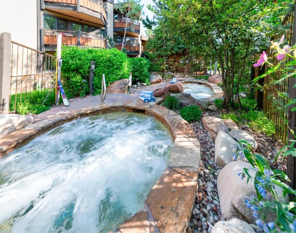 Laurelwood Condominiums Studio Deluxe Unit 401