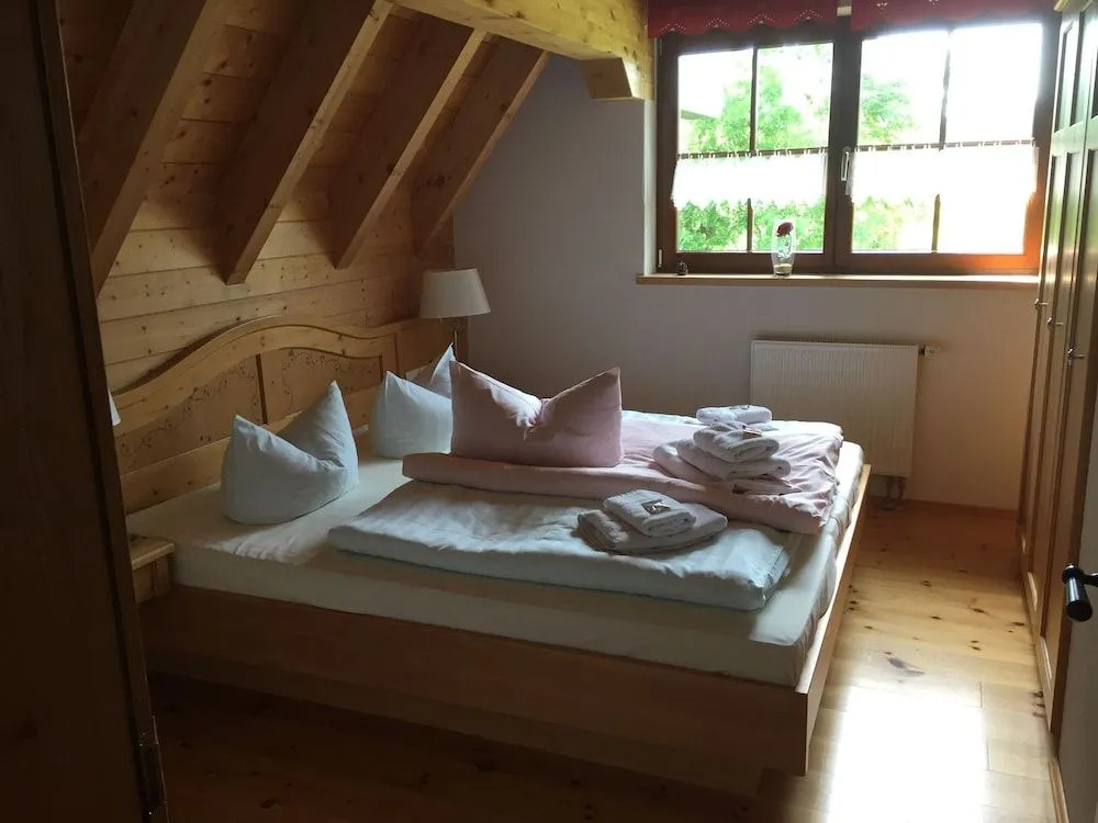 Ferienanlage Zum Silberstollen 2 Häuser am Berg Polderhof und Weißeritzhütte