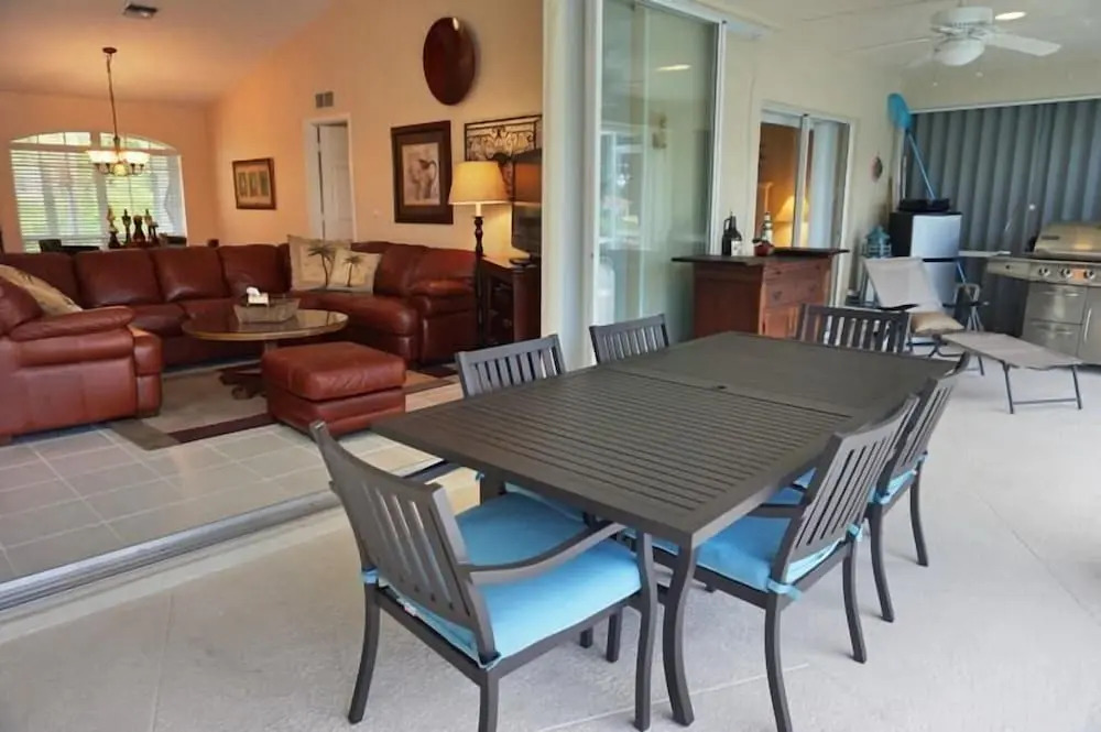 MANOR41 3 Bedroom Holiday Home by Marco Naples Vacation Homes