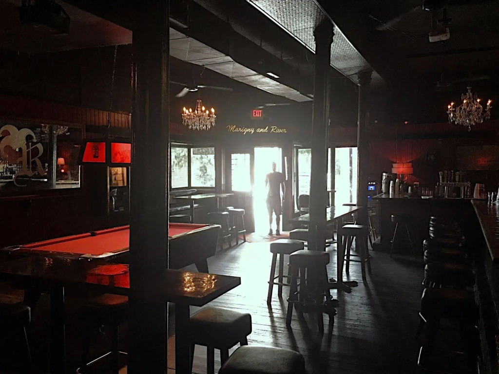 Royal Street Inn & Bar