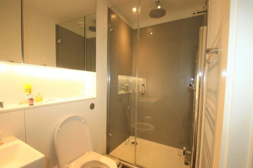 Modern And Bright Two Bedroom Flat On Quartermile