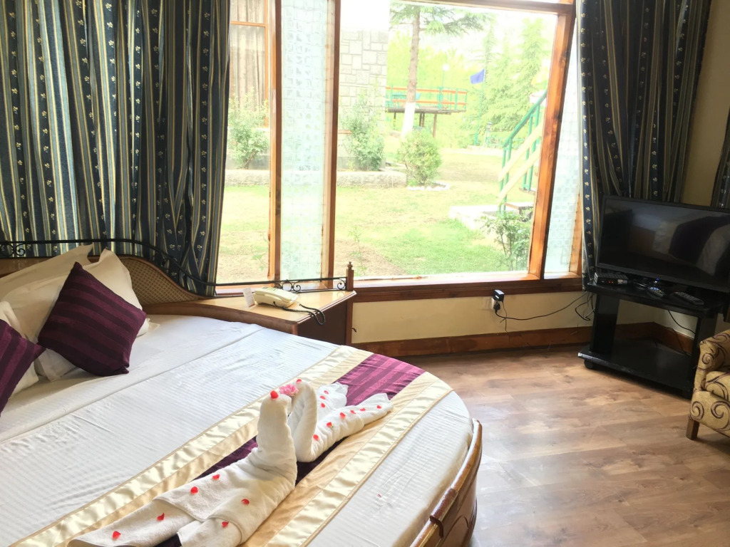 The Highland Park - A Truly River side Resort